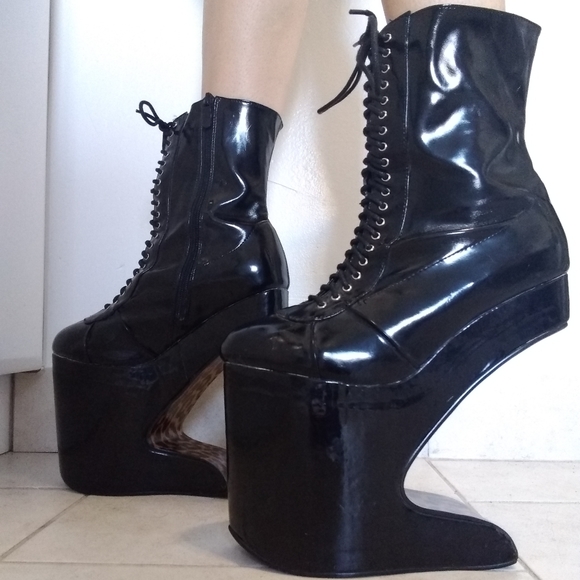 Betty Page BP579 Boots - Picture 5 of 5